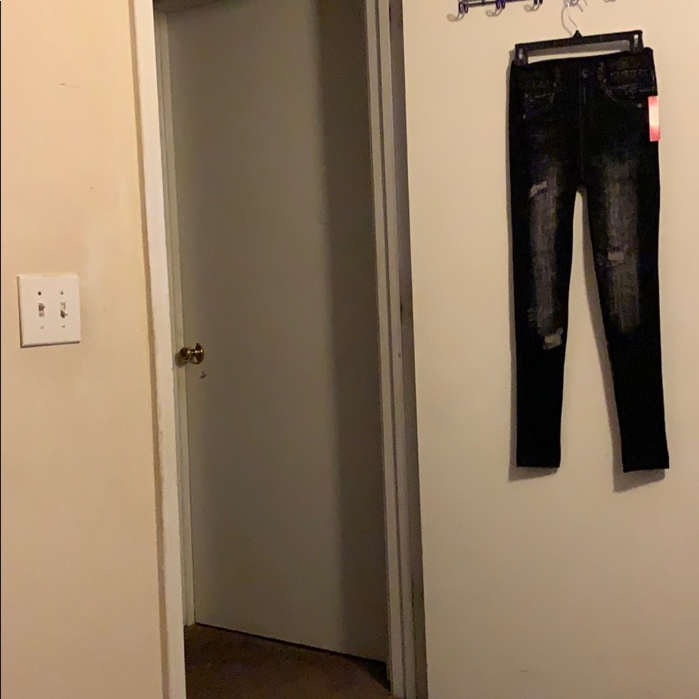 Distressed leggings NWT